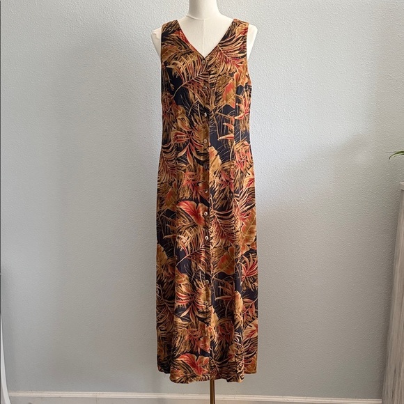 T & Company Dresses & Skirts - T & Company Leaves Print Maxi Dress Size 12